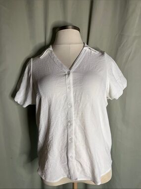 Ninety White Short-Sleeve Button Down Shirt with Collar and Puff Sleeves